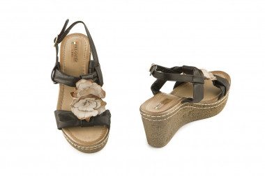 Boc jills 2024 wedge sandal