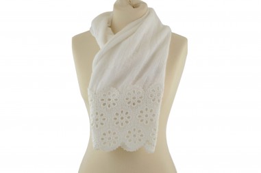 Scarf stole with lace trim 4 Passi